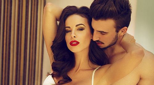 O que as mulheres gostam na cama? Dicas que os homens vão amar
 Mais sutis, instigantes e misteriosas no sexo do que os homens, as mulheres podem exigir cuidados e carícias específicas para atingirem o orgasmo. Para ajudar os rapazes a promoverem bons momentos na cama, confira dicas do que elas realmente gostam na hora H e aprenda a colocar em prática:
 O que as mulheres querem no sexo
Preliminares longas: uma rapidinha pode ser extremamente excitante, mas normalmente os momentos antes do sexo são essenciais para que as mulheres cheguem ao orgasmo. Trocar carícias, beijos, toques e massagen